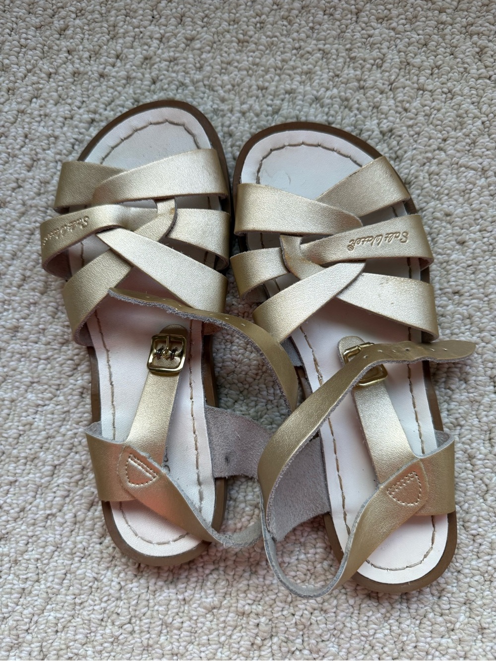 Hoy Saltwater Sandals in Gold Hoy size 5 or women’s 7